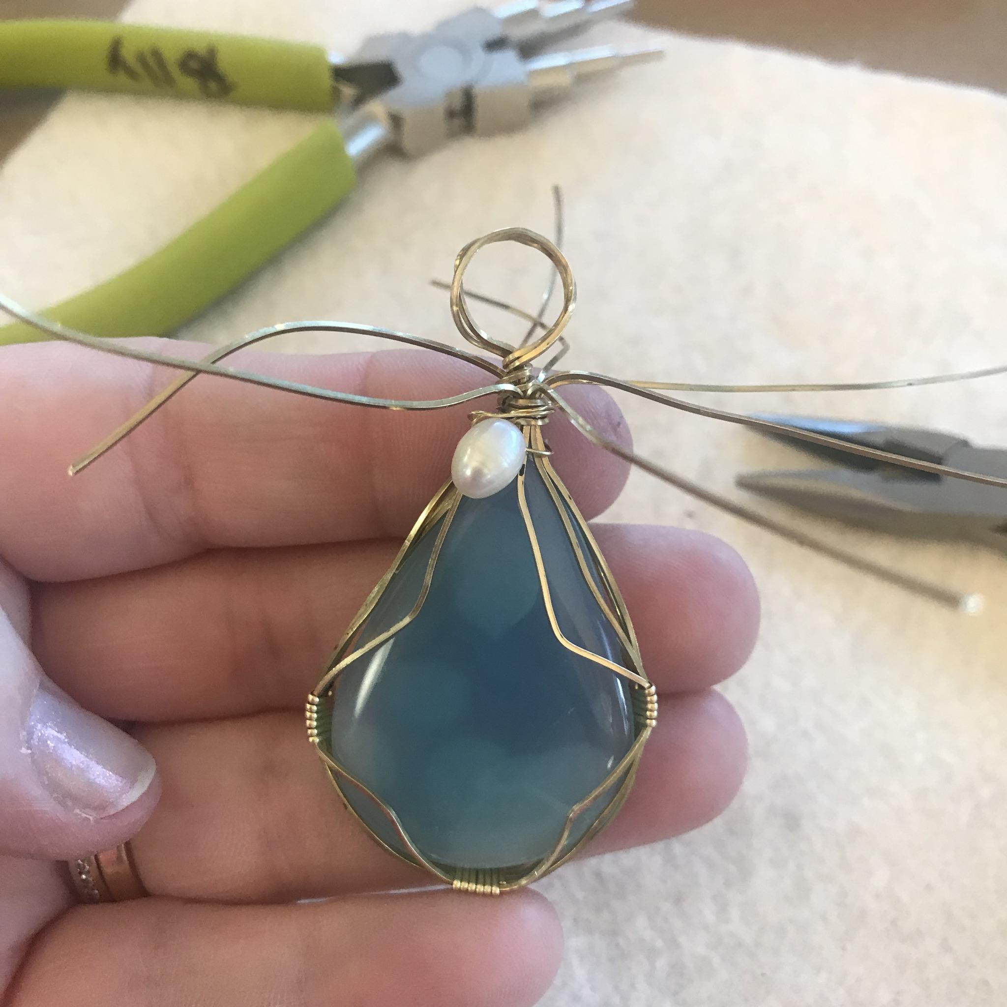 Jewelry making class, Wire wrapped pendant, with Polly