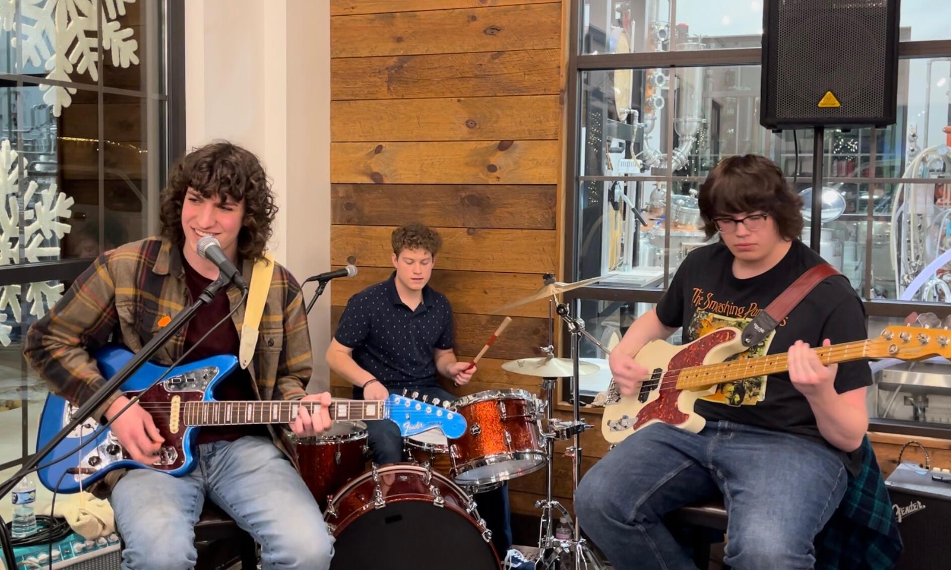 Low Birds: Live at Tri Hop